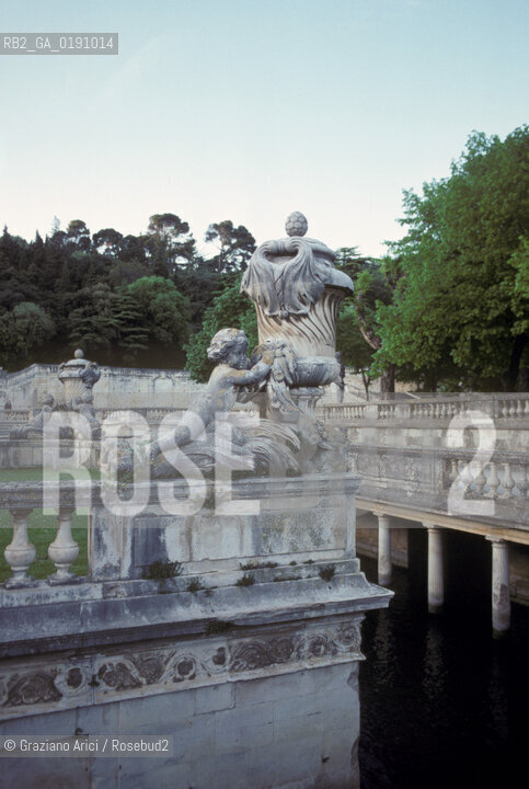 ( FRANCIA  )  LANGUEDOC-ROUSSILLON  NIMES : JARDIN DE LA FONTAINE  © 1999 Graziano Arici/Rosebud2 / GEO