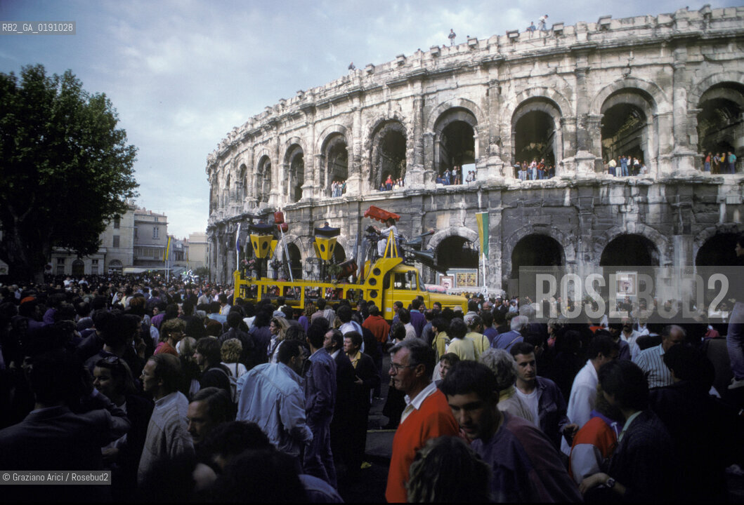 ( FRANCIA  )  LANGUEDOC-ROUSSILLON  NIMES : FERIA DES VENDANGES  ARENA CORRIDA © 1999 Graziano Arici/Rosebud2 / GEO