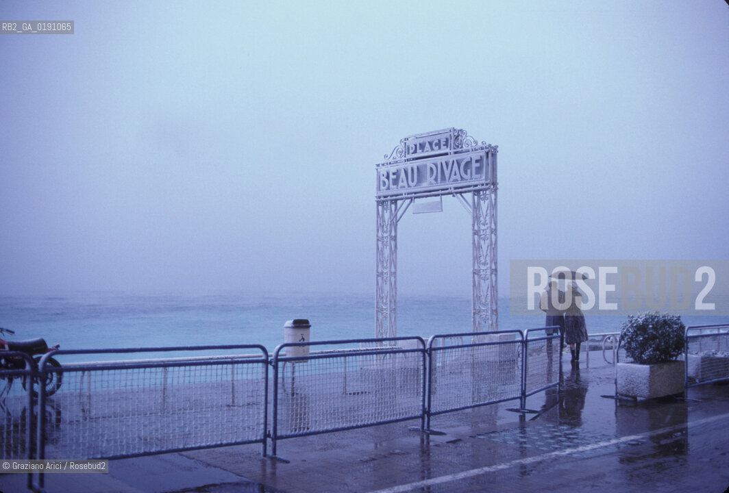 ( FRANCIA  )  PROVENCE-ALPES-COTE DAZUR NIZZA : LA PROMENADE DES ANGLAIS SOTTO LA NEVE © 1999 Graziano Arici/Rosebud2 / GEO