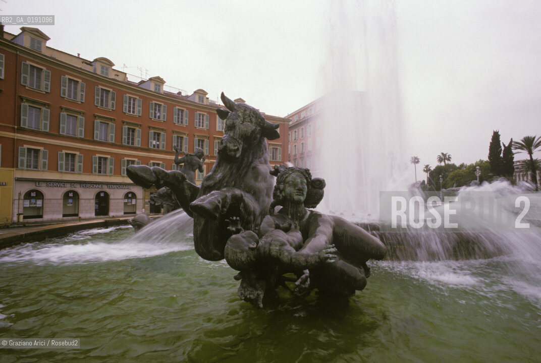 ( FRANCIA  )  PROVENCE-ALPES-COTE DAZUR NIZZA : FONTANA  © 1999 Graziano Arici/Rosebud2 / GEO