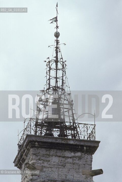 ( FRANCIA  )  PROVENCE-ALPES-COTE DAZUR ORANGE   : CAMPANILE CAMPANE  © 1999 Graziano Arici/Rosebud2 / GEO