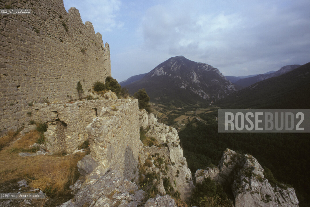 ( FRANCIA  )  LANGUEDOC-ROUSSILLON  PUILAURENS : IL CASTELLO © 1999 Graziano Arici/Rosebud2 / GEO ERESIA CATARA CATARI CROCIATA