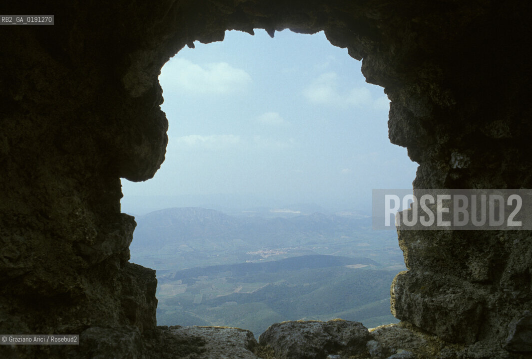 ( FRANCIA  )  LANGUEDOC-ROUSSILLON  QUERIBUS  : IL CASTELLO © 1999 Graziano Arici/Rosebud2 / GEO ERESIA CATARA CATARI CROCIATA FINESTRA