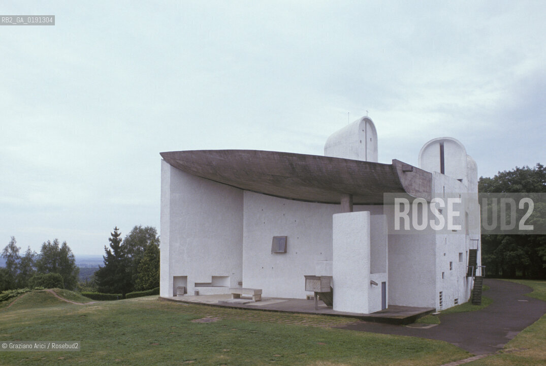 ( FRANCIA  )  ALSAZIA RONCHAMP  : CHIESA DI NOTRE-DAME-DU-HAUT DI LE CORBUSIER © 1999 Graziano Arici/Rosebud2 / GEO ARCHITETTURA CONTEMPORANEA