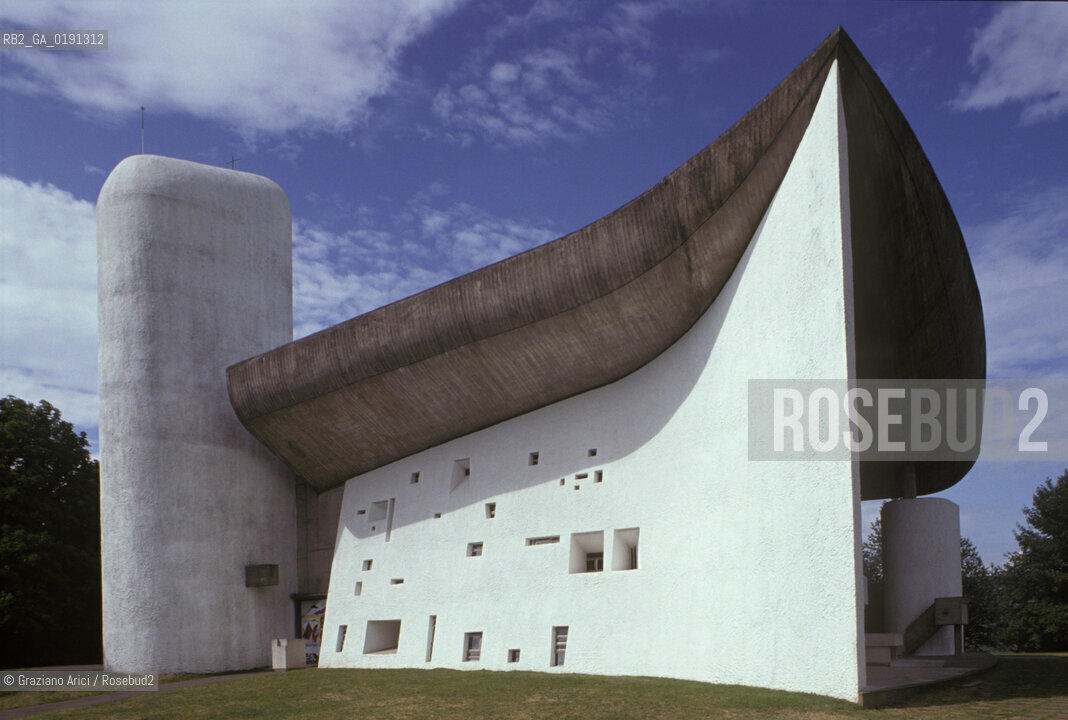 ( FRANCIA  )  ALSAZIA RONCHAMP  : CHIESA DI NOTRE-DAME-DU-HAUT DI LE CORBUSIER © 1999 Graziano Arici/Rosebud2 / GEO ARCHITETTURA CONTEMPORANEA