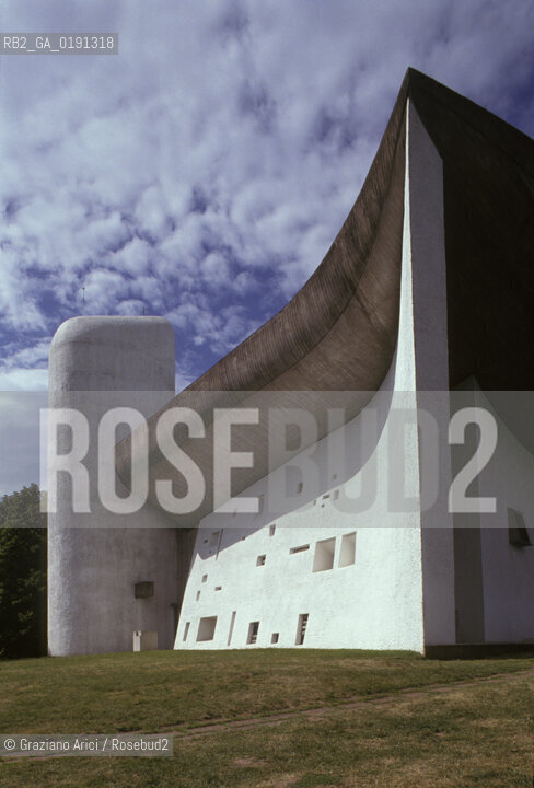 ( FRANCIA  )  ALSAZIA RONCHAMP  : CHIESA DI NOTRE-DAME-DU-HAUT DI LE CORBUSIER © 1999 Graziano Arici/Rosebud2 / GEO ARCHITETTURA CONTEMPORANEA