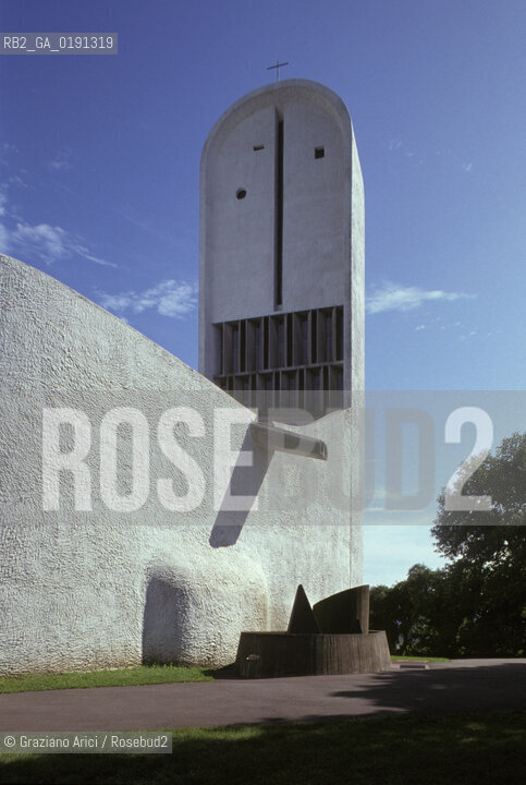 ( FRANCIA  )  ALSAZIA RONCHAMP  : CHIESA DI NOTRE-DAME-DU-HAUT DI LE CORBUSIER © 1999 Graziano Arici/Rosebud2 / GEO ARCHITETTURA CONTEMPORANEA