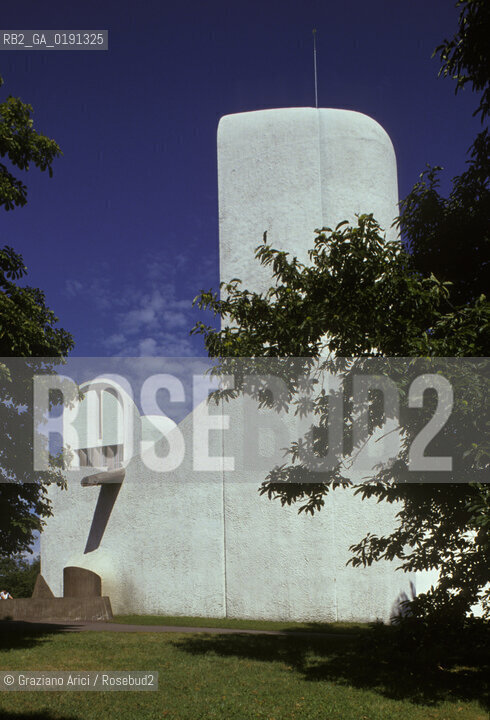 ( FRANCIA  )  ALSAZIA RONCHAMP  : CHIESA DI NOTRE-DAME-DU-HAUT DI LE CORBUSIER © 1999 Graziano Arici/Rosebud2 / GEO ARCHITETTURA CONTEMPORANEA