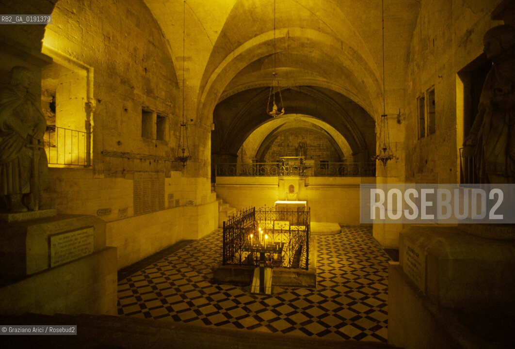 ( FRANCIA  )  PROVENCE-ALPES-COTE DAZUR SAINT-GILLES : CHIESA CRIPTA  © 1999 Graziano Arici/Rosebud2 / GEO ROMANICO PELLEGRINAGGIO