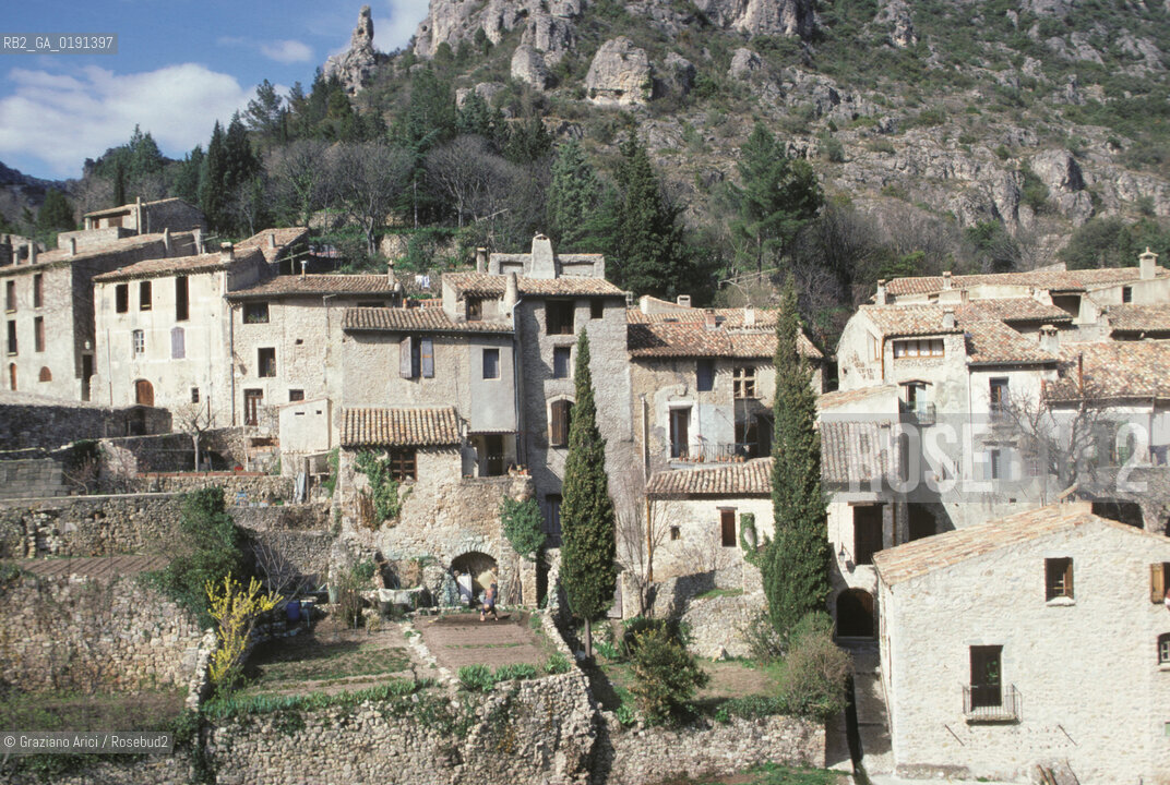 ( FRANCIA  )  LANGUEDOC-ROUSSILLON SAINT-GUILHEM-LE-DESERT IL PAESE © 1999 Graziano Arici/Rosebud2 / GEO