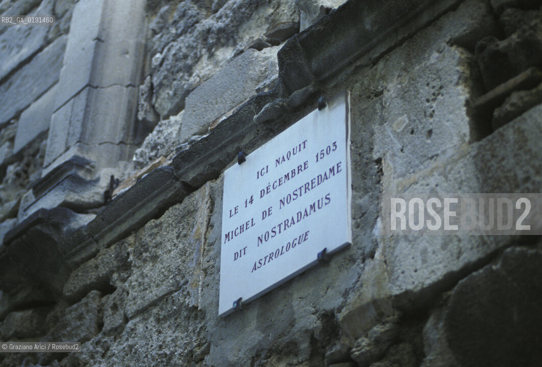 ( FRANCIA  )  PROVENCE-ALPES-COTE DAZUR ST-REMY-DE-PROVENCE : IL PALAZZO DOVE NACQUE NOSTRADAMUS  © 1999 Graziano Arici/Rosebud2 / GEO  ASTROLOGIA