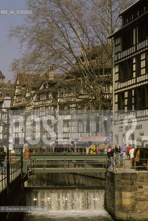 ( FRANCIA  )  ALSAZIA STRASBURGO : IL QUARTIERE FINKWILLER CASE A GRATICCIO CANALE  © 1999 Graziano Arici/Rosebud2 / GEO