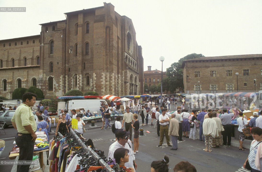 ( FRANCIA  )  MIDI-PYRENEES TOLOSA : CHIESA BASILICA DI ST-SERNIN MERCATO DELLE PULCI © 1999 Graziano Arici/Rosebud2 / GEO ERESIA CATARA CATARI CROCIATA PELLEGRINAGGIO