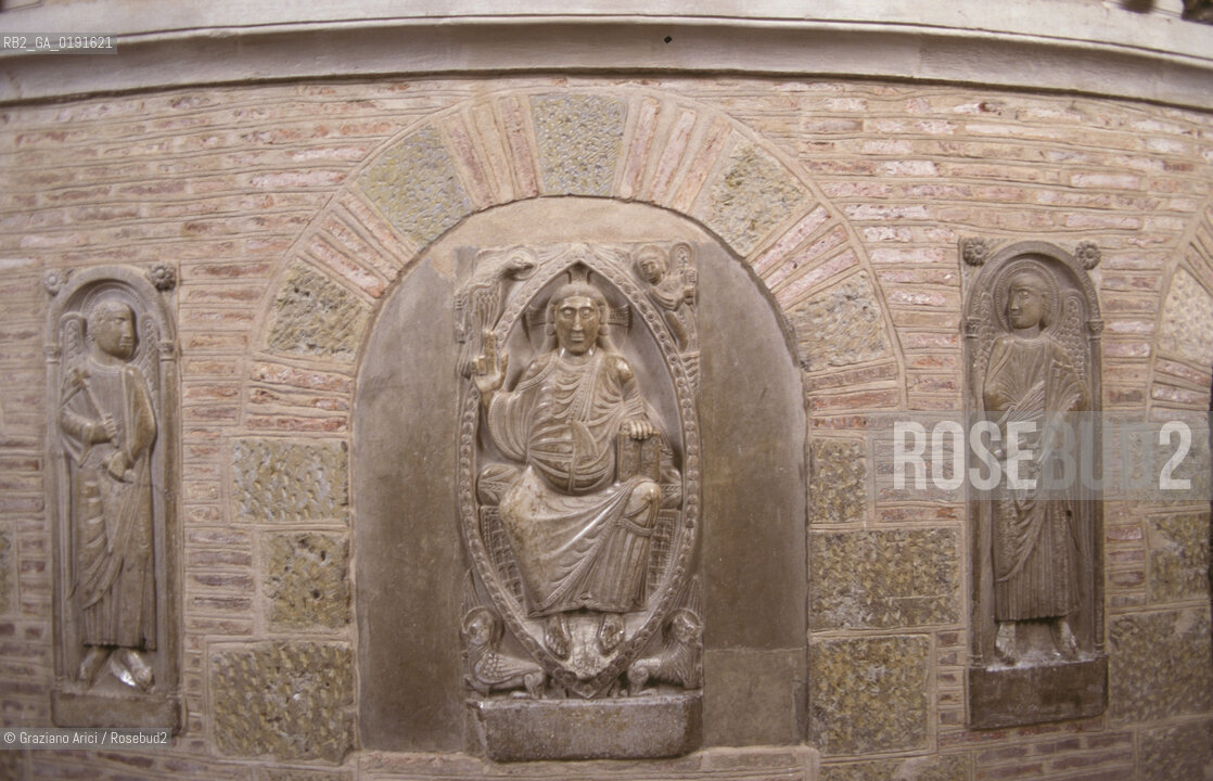 ( FRANCIA  )  MIDI-PYRENEES TOLOSA : CHIESA BASILICA DI ST-SERNIN BASSORILIEVO NEL GIRO DEI CORPI SANTI © 1999 Graziano Arici/Rosebud2 / GEO ERESIA CATARA CATARI CROCIATA PELLEGRINAGGIO
