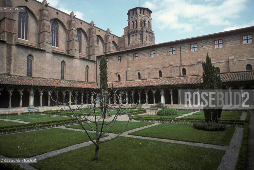 ( FRANCIA  )  MIDI-PYRENEES TOLOSA : CHIESA E CONVENTO DES AUGUSTINS CHIOSTRO © 1999 Graziano Arici/Rosebud2 / GEO ERESIA CATARA CATARI CROCIATA PELLEGRINAGGIO MUSEO