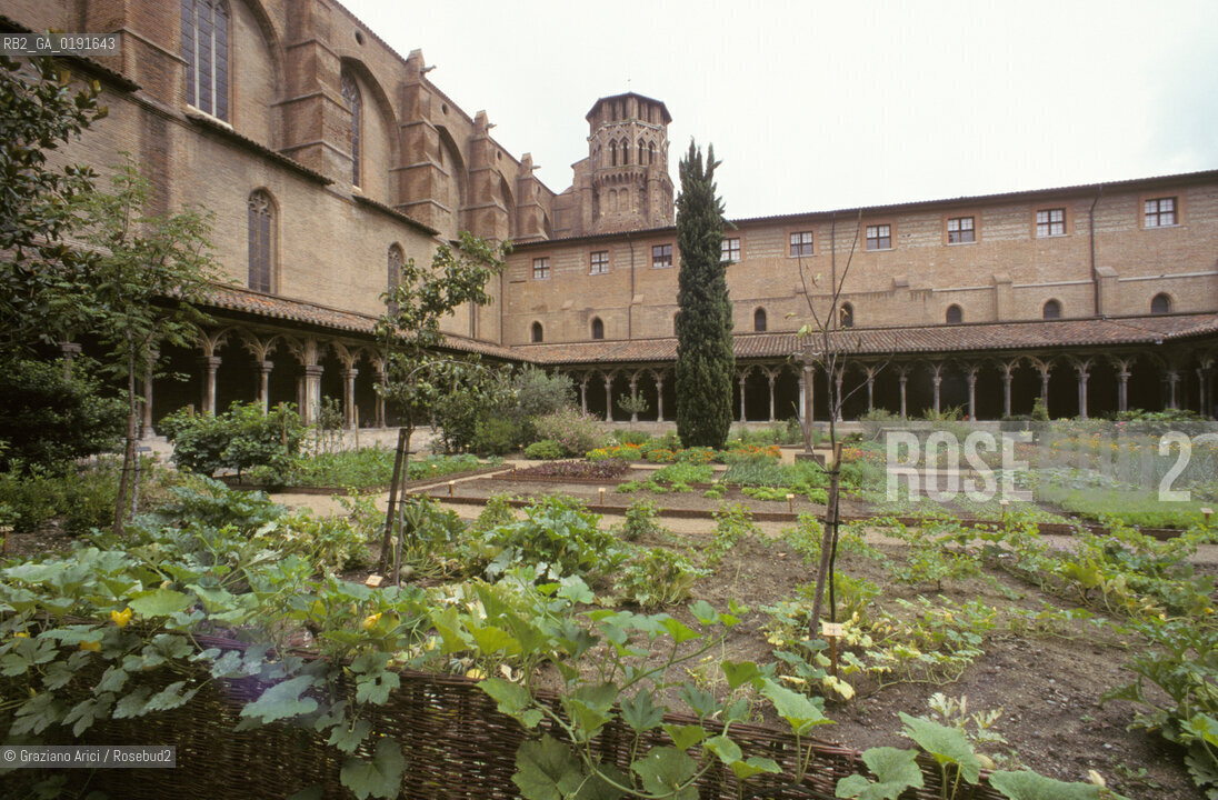 ( FRANCIA  )  MIDI-PYRENEES TOLOSA : CHIESA E CONVENTO DES AUGUSTINS CHIOSTRO © 1999 Graziano Arici/Rosebud2 / GEO ERESIA CATARA CATARI CROCIATA PELLEGRINAGGIO MUSEO