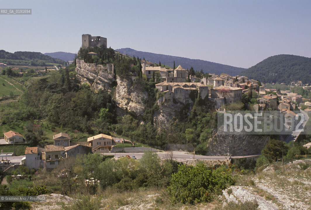 ( FRANCIA  )  PROVENCE-ALPES-COTE DAZUR VILLAGGIO PROVENZALE © 1999 Graziano Arici/Rosebud2 / GEO