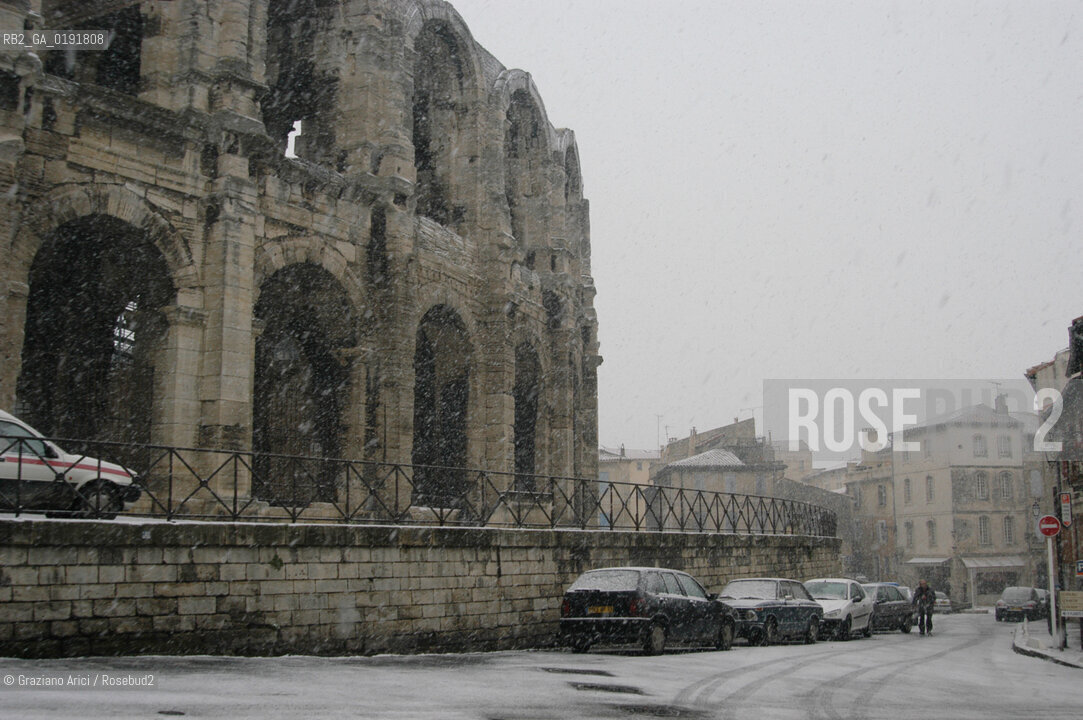 ( FRANCIA  )  PROVENCE-ALPES-COTE DAZUR ARLES : LARENA SOTTO LA NEVE © 1999 Graziano Arici/Rosebud2 / GEO
