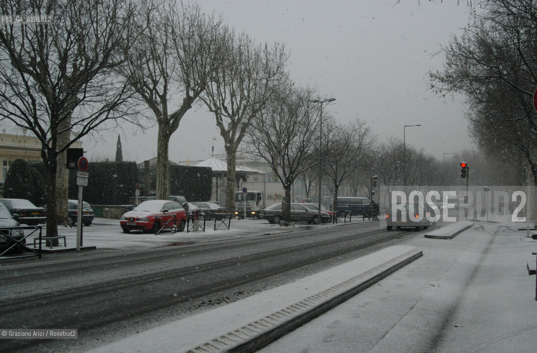 ( FRANCIA  )  PROVENCE-ALPES-COTE DAZUR ARLES : BULEVARD DES LICES SOTTO LA NEVE © 1999 Graziano Arici/Rosebud2 / GEO