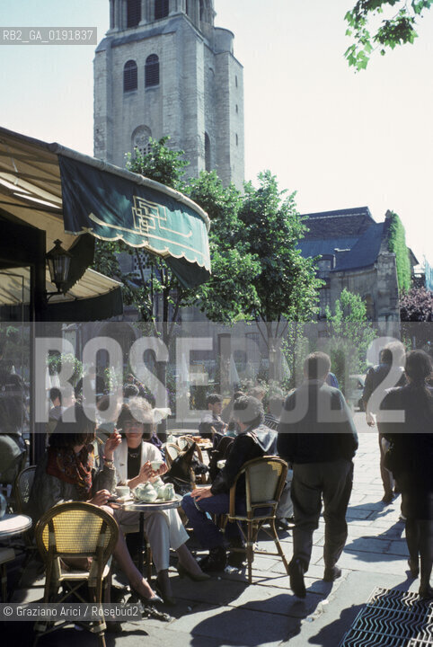 ( FRANCIA  )  PARIGI : IL CAFE AUX DEUX MAGOTS   A ST.GERMAIN DES PRES   © 1995 Graziano Arici/Rosebud2 / GEO CAFFE LETTERATURA