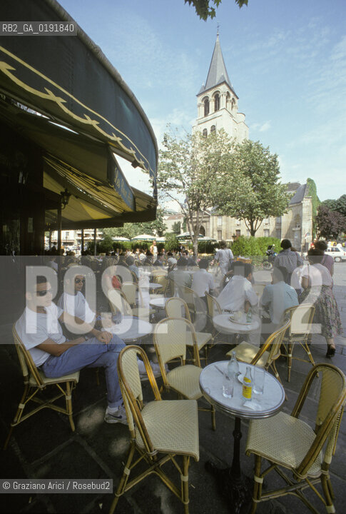 ( FRANCIA  )  PARIGI : IL CAFE AUX DEUX MAGOTS   A ST.GERMAIN DES PRES   © 1995 Graziano Arici/Rosebud2 / GEO CAFFE LETTERATURA