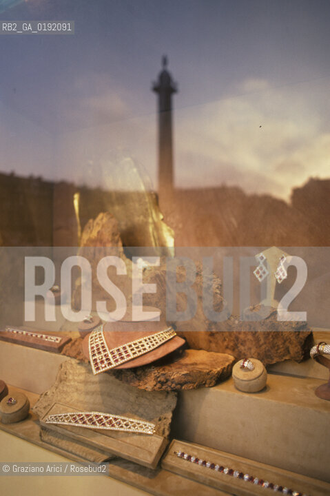 ( FRANCIA  )  PARIGI : UNA GIOIELLERIA IN PLACE VENDOME  © 1995 Graziano Arici/Rosebud2 / GEO