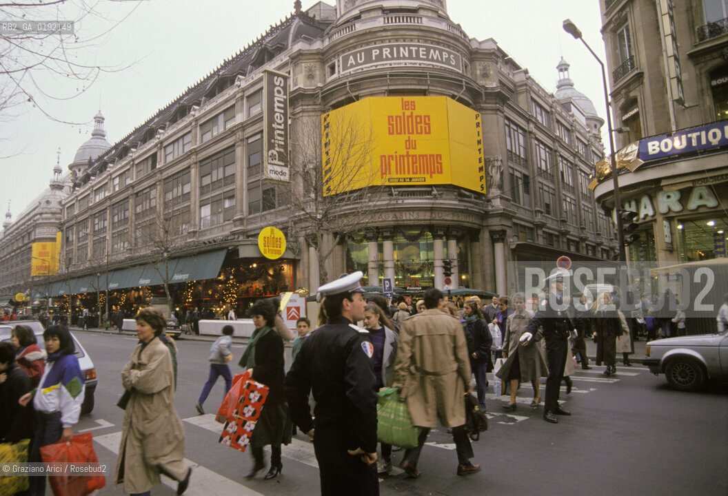 ( FRANCIA  )  PARIGI : I GRANDI MAGAZZINI AU PRINTEMPS IN RUE DE RIVOLI   © 1995 Graziano Arici/Rosebud2 / GEO