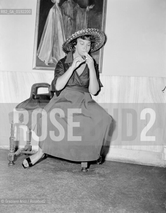 THE PAINTER LEONOR FINI IN VENICE - 1951 - © ARCHIVIO Graziano Arici/Rosebud2  / ARTE / PITTORE / SIGARETTA