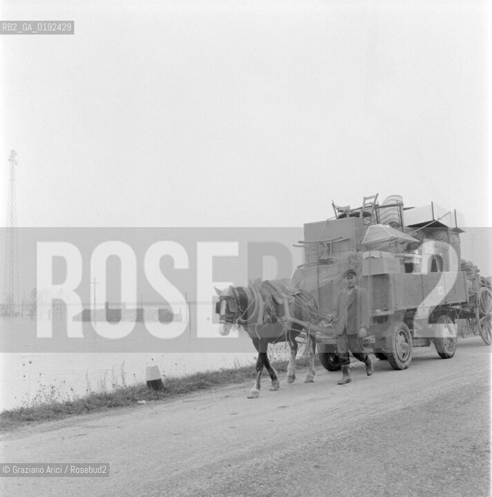 THE PO RIVER FLOOD IN POLESINE - 1960 © ARCHIVIO Graziano Arici/Rosebud2  / ALLUVIONE / CA VENDRAMIN