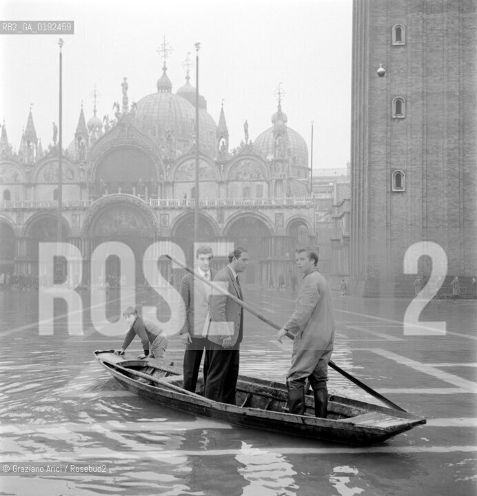 HIGH TIDE IN VENICE - 1962 © ARCHIVIO Graziano Arici/Rosebud2  / ALTA MAREA / ACQUA ALTA / BARCA / PIAZZA SAN MARCO