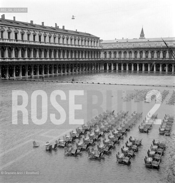 HIGH TIDE IN VENICE - 1962 © ARCHIVIO Graziano Arici/Rosebud2  / ALTA MAREA / ACQUA ALTA / PIAZZA SAN MARCO