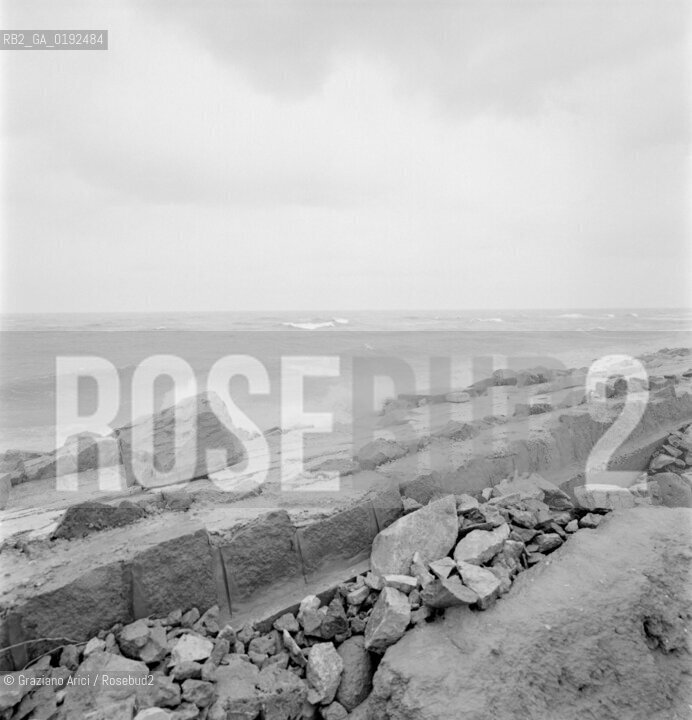 THE PELLESTRINA MURAZZI AFTER THE GREAT HIGH TIDE (VENICE) - 1966 © ARCHIVIO Graziano Arici/Rosebud2  / ALTA MAREA / ACQUA ALTA