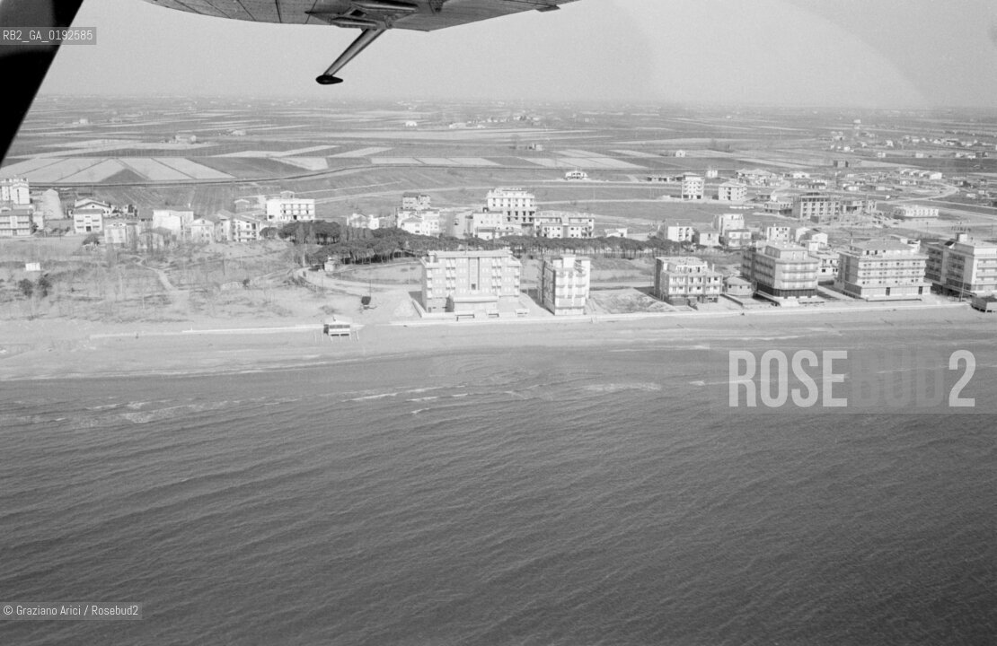 CAORLE LIDO BEACH (VENICE) - 1975 © ARCHIVIO Graziano Arici/Rosebud2  / SPIAGGIA / AEREO