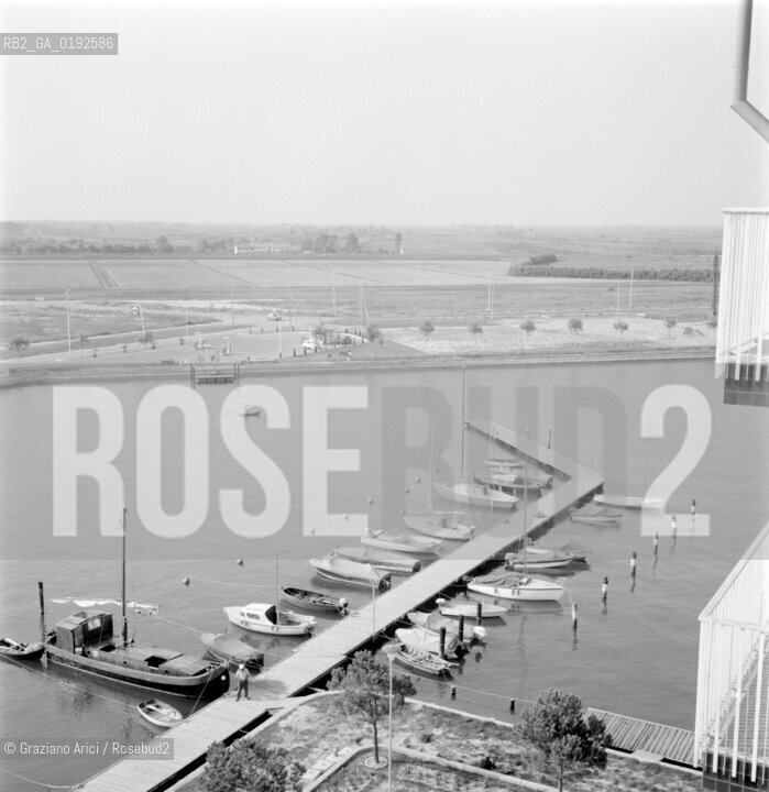 CAORLE LIDO BEACH (VENICE) - 1975 © ARCHIVIO Graziano Arici/Rosebud2  / SPIAGGIA / PORTICCIOLO