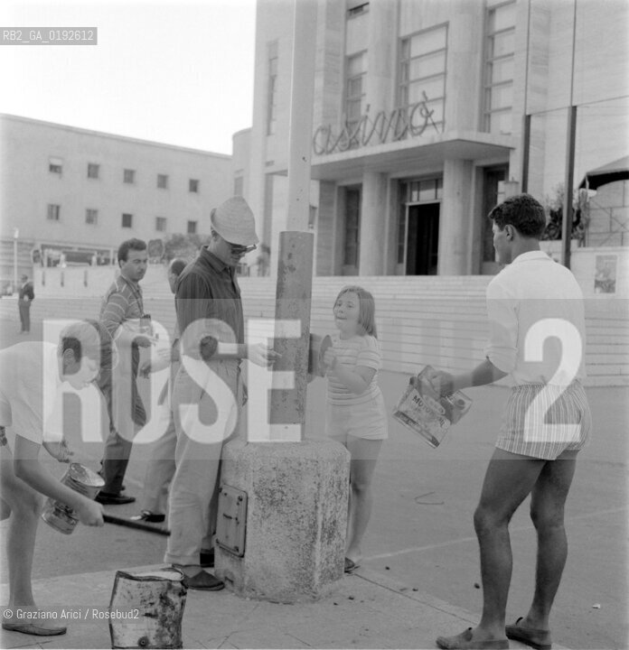 CASINO WORKERS ON STRIKE - VENICE - 1961 - © ARCHIVIO Graziano Arici/Rosebud2  / SCIOPERO DEI LAVORATORI DEL CASINO DEL LIDO DI VENEZIA