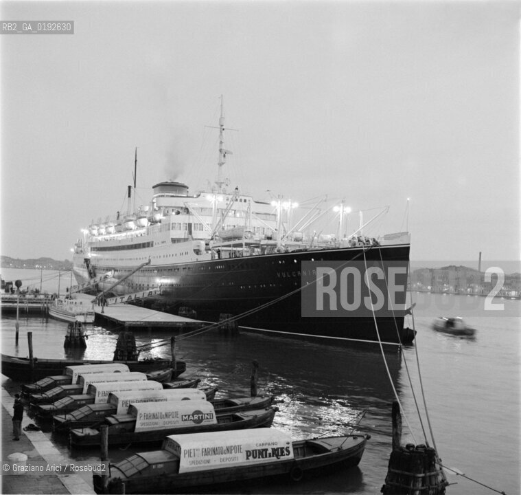 THE HARBOUR OF VENICE : A CRUISER SHIP - 195? - © ARCHIVIO Graziano Arici/Rosebud2  / PORTO / CROCIERA / NAVE