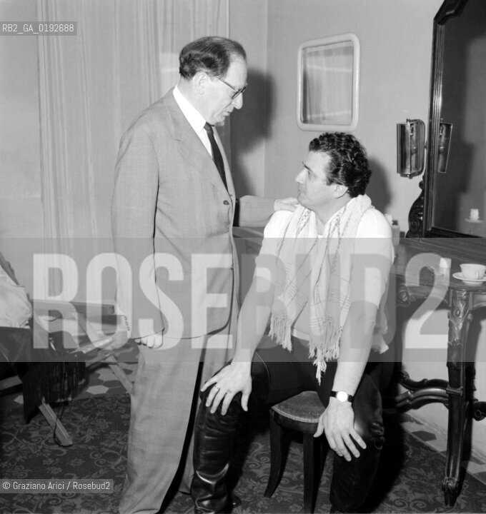 TEATRO LA FENICE LA FORZA DEL DESTINO  - THE OPERA SINGER FRANCO CORELLI WITH THE DIRECTOR ETTORE GRACIS  - VENICE - 1960 - ©Graziano Arici/Rosebud2 / OPERA LIRICA / CANTANTE LIRICO / DIRETTORE