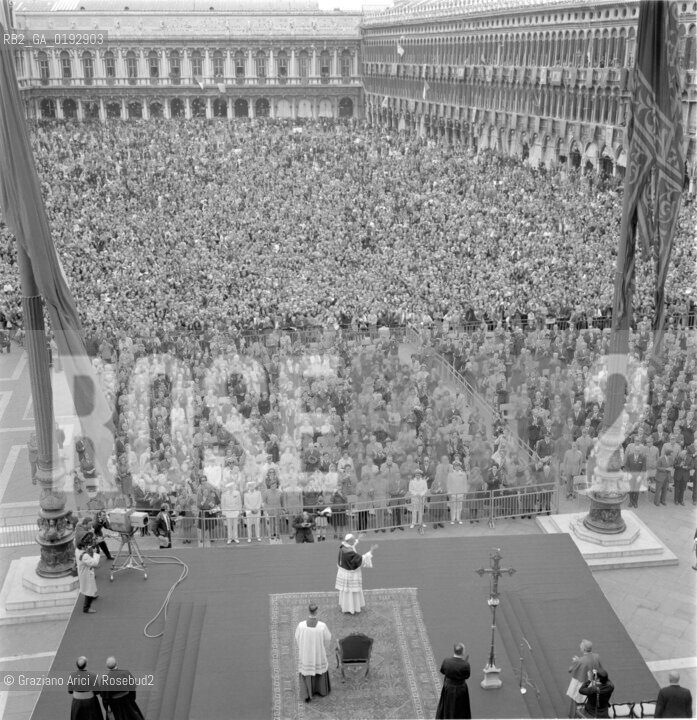THE CARDINAL ALBINO LUCIANI WITH THE POPE PAOLO VI IN VENICE - 1972 - © ARCHIVIO Graziano Arici/Rosebud2  / RELIGIONE / CARDINALE PATRIARCA / PAPA / PIAZZA SAN MARCO / FOLLA