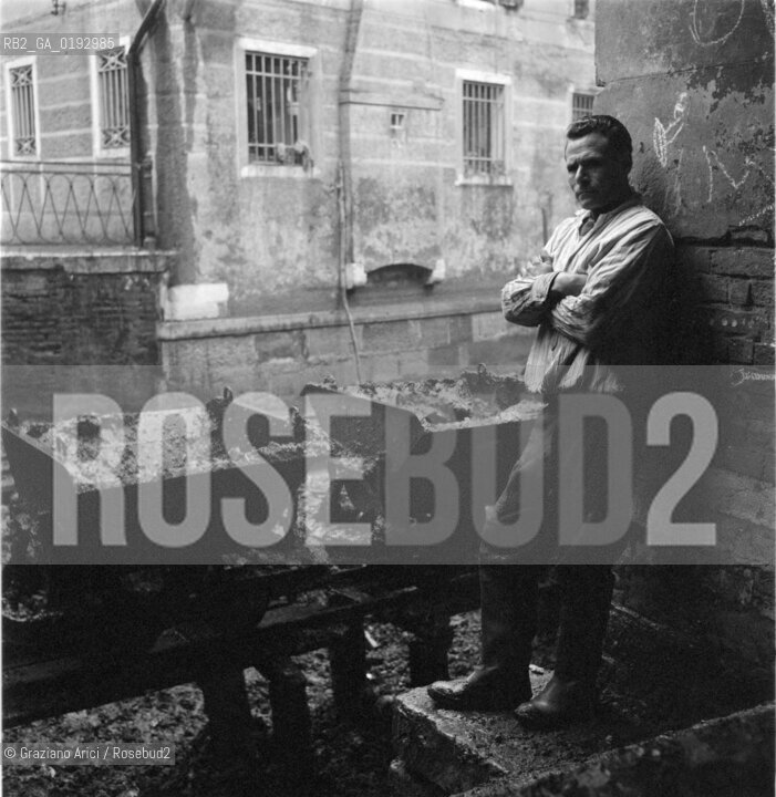 DIGGING OUT IN A CANAL IN VENICE - 196? - © ARCHIVIO Graziano Arici/Rosebud2  / RIO / CANALE / SCAVO