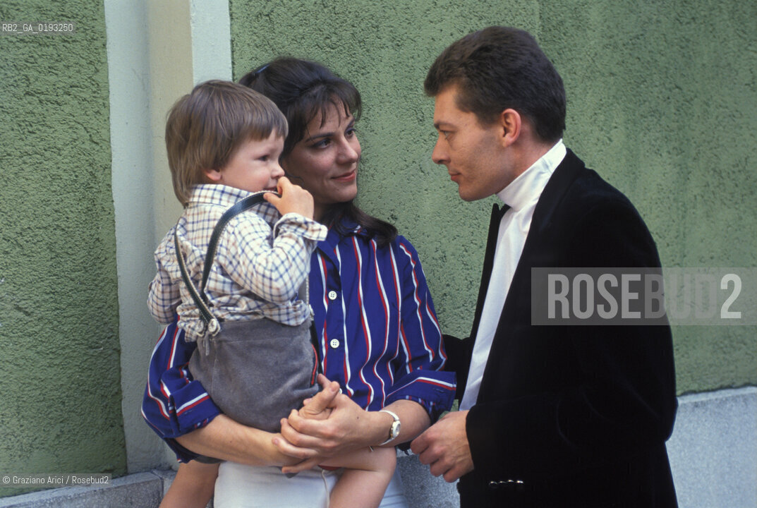 Nome:.HEIMAT 2 - CRONACA DI UNA GIOVINEZZA (DIE ZWEITE HEIMAT - CRONIK EINER JUGEND).Descrizione:.MOVIE PICTURE / DRAMMATICO - dir. EDGAR REITZ / SALOME KAMMER E ARMIN FUCHS.Credit:.Graziano Arici/Rosebud2 Costo:.A.Nazione:.GERMANIA.Cittˆ:.MONACO.Data:.1992