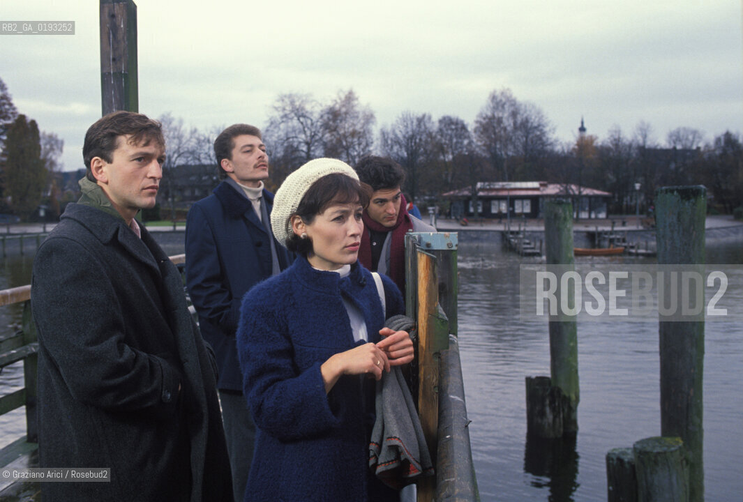 Nome:.HEIMAT 2 - CRONACA DI UNA GIOVINEZZA (DIE ZWEITE HEIMAT - CRONIK EINER JUGEND).Descrizione:.MOVIE PICTURE / DRAMMATICO - dir. EDGAR REITZ / PETER WEISS, ARMIN FUCHS, ANKE SEVENICH E HENRY ARNOLD.Credit:.Graziano Arici/Rosebud2 Costo:.A.Nazione:.GERMANIA.Cittˆ:.MONACO.Data:.1992