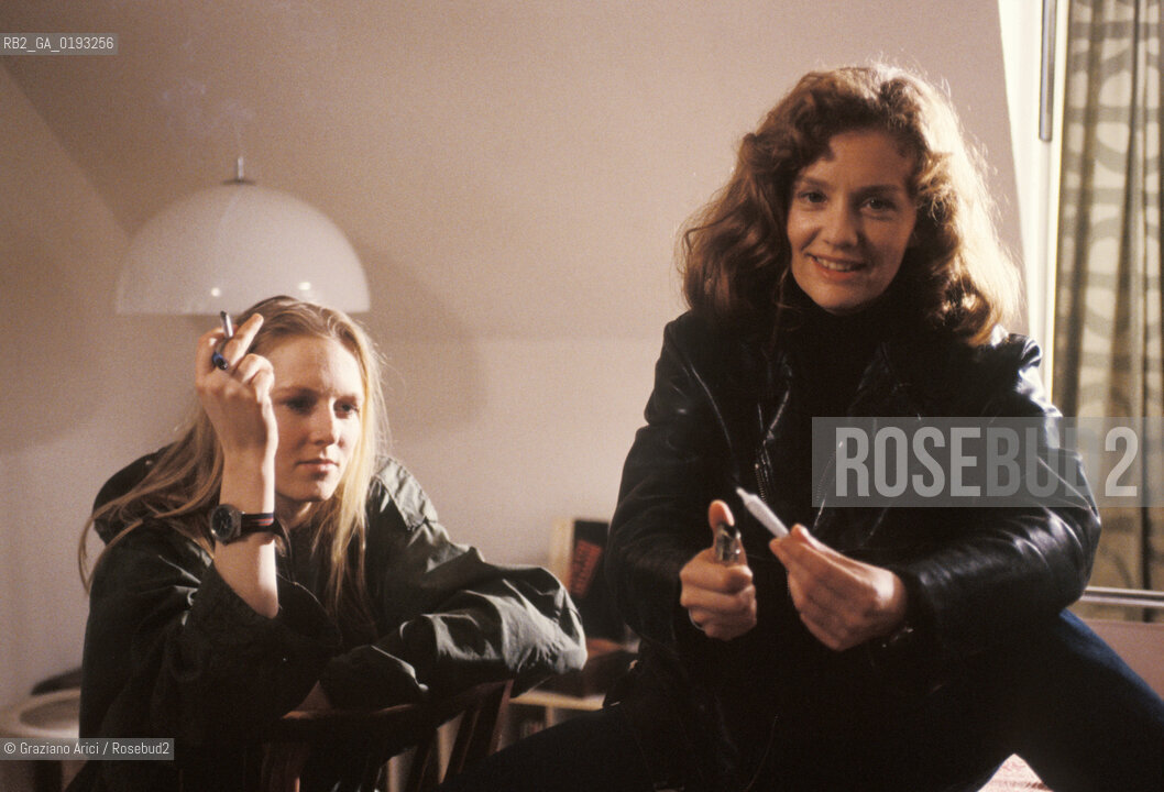 Nome:.HEIMAT 2 - CRONACA DI UNA GIOVINEZZA (DIE ZWEITE HEIMAT - CRONIK EINER JUGEND).Descrizione:.MOVIE PICTURE / DRAMMATICO - dir. EDGAR REITZ / KAROLIN FINK E NOEMI STEUER.Credit:.Graziano Arici/Rosebud2 Costo:.A.Nazione:.GERMANIA.Cittˆ:.MONACO.Data:.1992