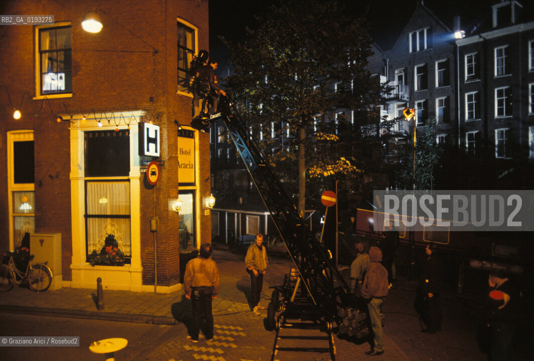 Nome:.HEIMAT 2 - CRONACA DI UNA GIOVINEZZA (DIE ZWEITE HEIMAT - CRONIK EINER JUGEND).Descrizione:.MOVIE PICTURE / DRAMMATICO - dir. EDGAR REITZ / LA TROUPE SUL SET.Credit:.Graziano Arici/Rosebud2 Costo:.A.Nazione:.GERMANIA.Cittˆ:.AMSTERDAM.Data:.1992