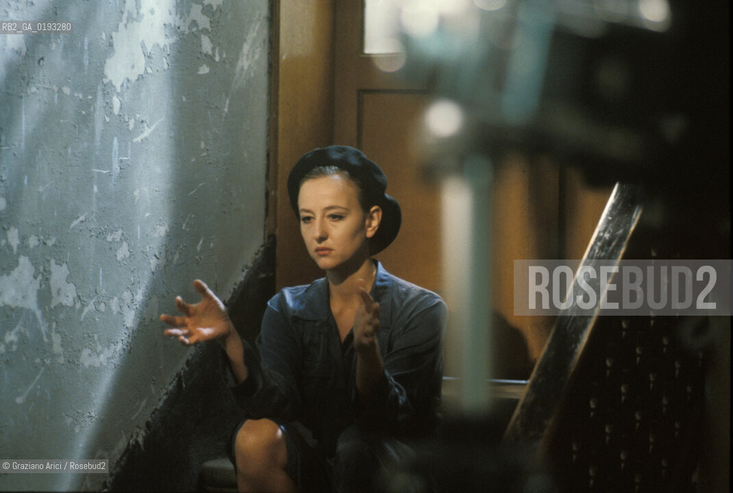 Nome:.HEIMAT 2 - CRONACA DI UNA GIOVINEZZA (DIE ZWEITE HEIMAT - CRONIK EINER JUGEND).Descrizione:.MOVIE PICTURE / DRAMMATICO - dir. EDGAR REITZ / SUSANNE LOTHAR.Credit:.Graziano Arici/Rosebud2 Costo:.A.Nazione:.GERMANIA.Cittˆ:.VENEZIA.Data:.1992