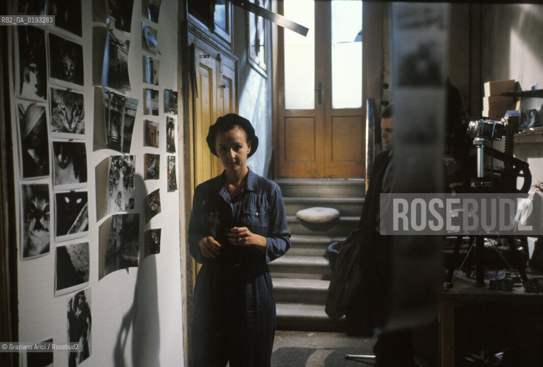 : Nome:.HEIMAT 2 - CRONACA DI UNA GIOVINEZZA (DIE ZWEITE HEIMAT - CRONIK EINER JUGEND).Descrizione:.MOVIE PICTURE / DRAMMATICO - dir. EDGAR REITZ / SUSANNE LOTHAR.Credit:.Graziano Arici/Rosebud2 Costo:.A.Nazione:.GERMANIA.Cittˆ:.VENEZIA.Data:.19923