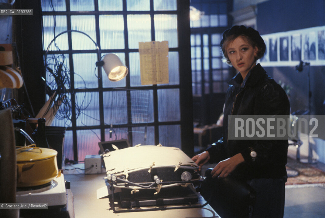 Nome:.HEIMAT 2 - CRONACA DI UNA GIOVINEZZA (DIE ZWEITE HEIMAT - CRONIK EINER JUGEND).Descrizione:.MOVIE PICTURE / DRAMMATICO - dir. EDGAR REITZ / SUSANNE LOTHAR.Credit:.Graziano Arici/Rosebud2 Costo:.A.Nazione:.GERMANIA.Cittˆ:.VENEZIA.Data:.1992