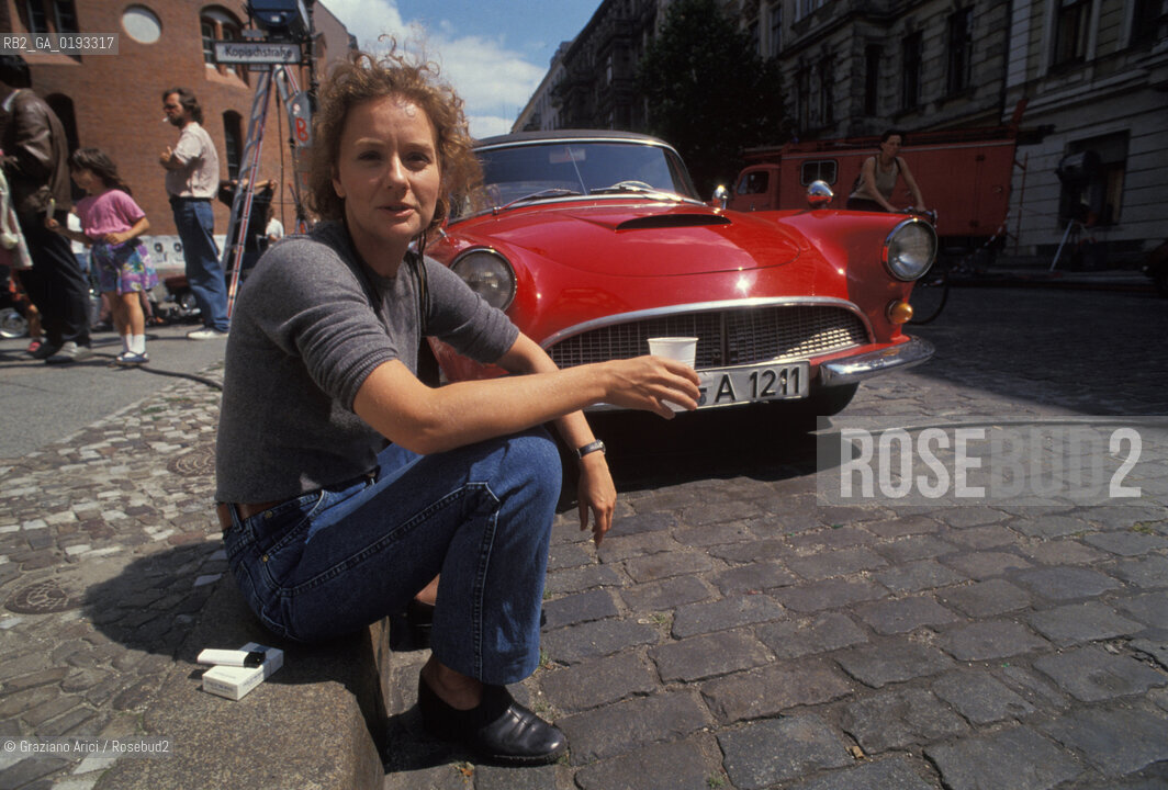 Nome:.HEIMAT 2 - CRONACA DI UNA GIOVINEZZA (DIE ZWEITE HEIMAT - CRONIK EINER JUGEND).Descrizione:.MOVIE PICTURE / DRAMMATICO - dir. EDGAR REITZ / NOEMI STEUER / CON UNIMMAGINE DI ERNESTO CHE GUEVARA.Credit:.Graziano Arici/Rosebud2 Costo:.A.Nazione:.GERMANIA.Cittˆ:.BERLINO.Data:.1992