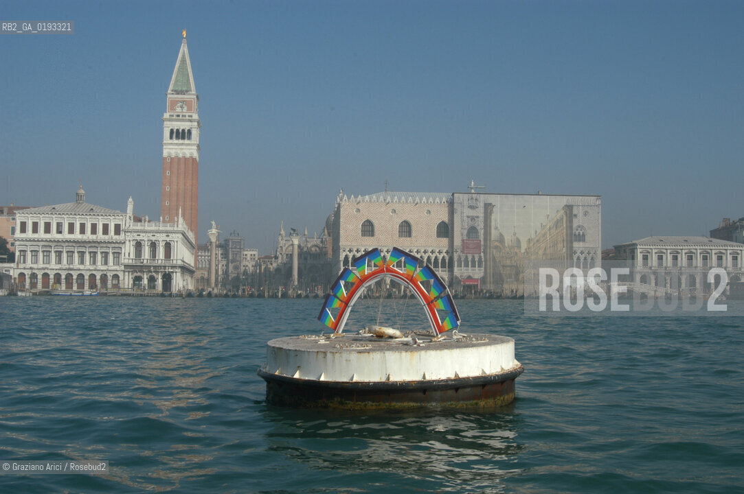VENEZIA MARO 2003 - BOA CON INSEGNE PER LA PACE  ©Graziano Arici/Rosebud2