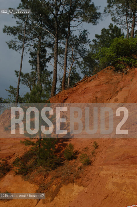 ( FRANCIA  )  PROVENCE-ALPES-COTE DAZUR ROUSSILLON  : CAVA DI OCRA © 1999 Graziano Arici/Rosebud2 / GEO ROSSO