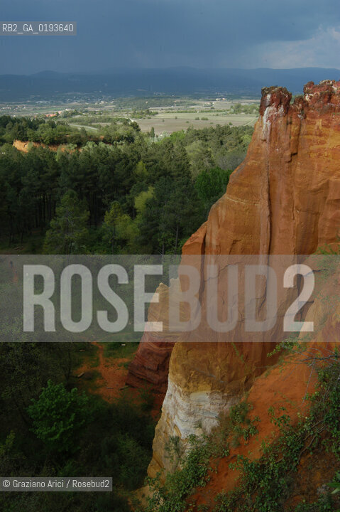 ( FRANCIA  )  PROVENCE-ALPES-COTE DAZUR ROUSSILLON  : CAVA DI OCRA © 1999 Graziano Arici/Rosebud2 / GEO ROSSO